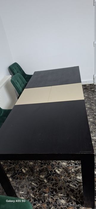 Masă living extensibila din lemn în stare bună