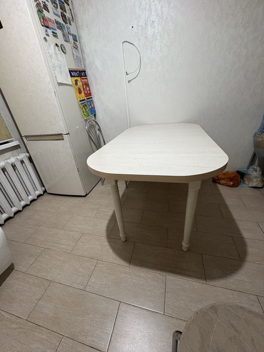 Кухонный стол на кухню