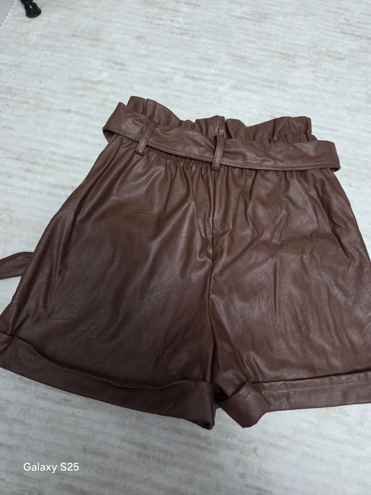 Lot pantaloni scurți