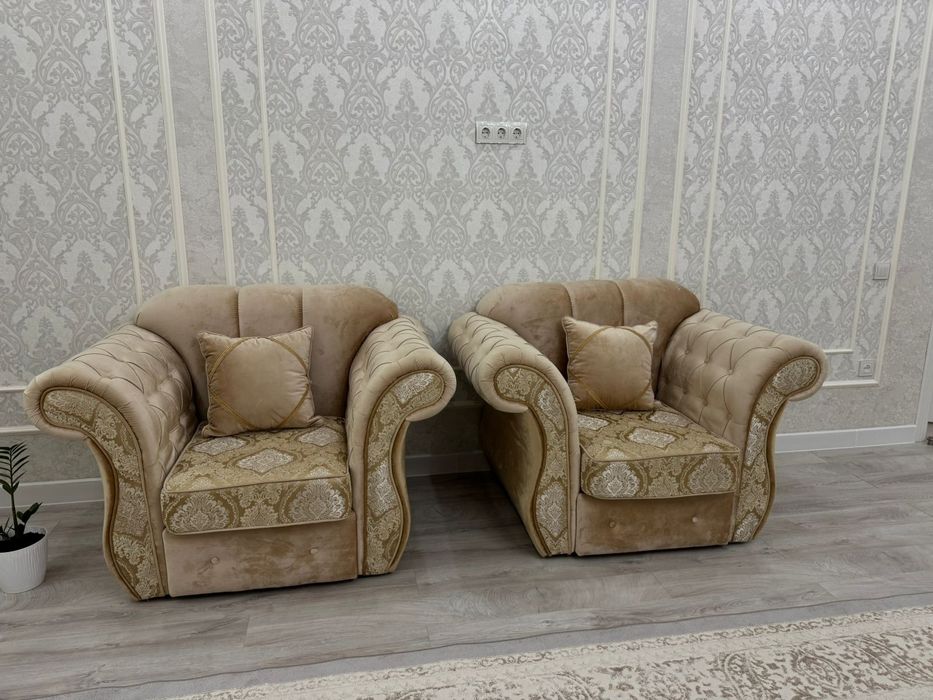 Продаётся диван с 2 креслами