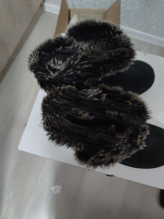 Продам замшевые уги, 36 размера