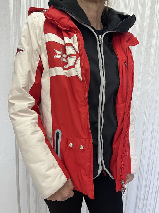 Дамско скиорско яке,стилно и ефектно!