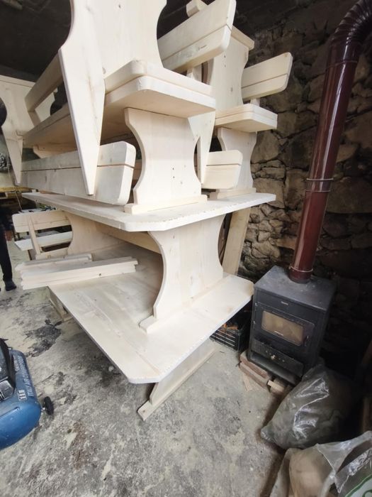 Баварски маси и пейки