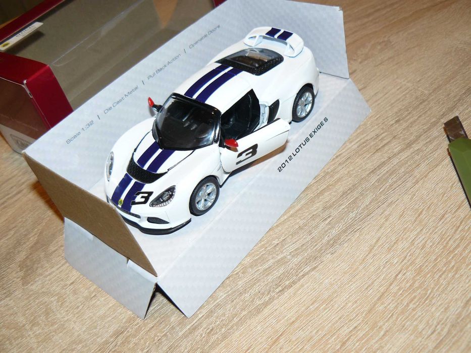 Macheta Auto De Colectie LOTUS EXIGE S 2012 Scara 1:32, Noua Kinsmart
