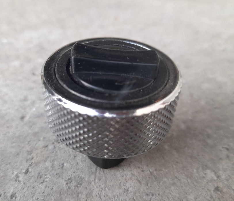 Кернитель, трещётка, джойстик.