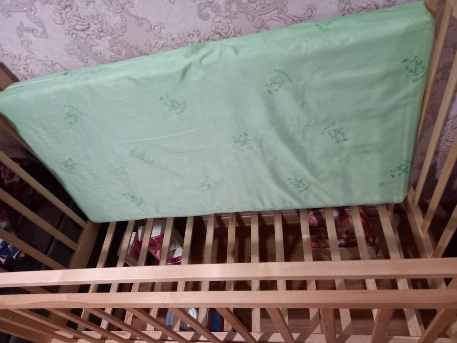 Отдам детская кровать с матрасом