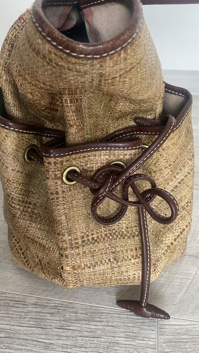 Geanta originala Burberry combinatie material rafie si piele