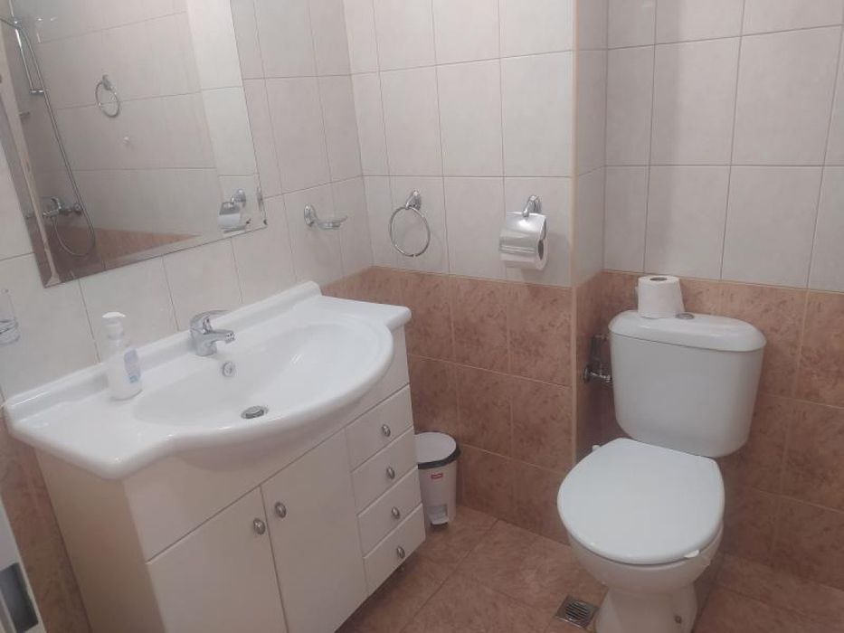 Под наем дългосрочно голямо студио на брега на морето