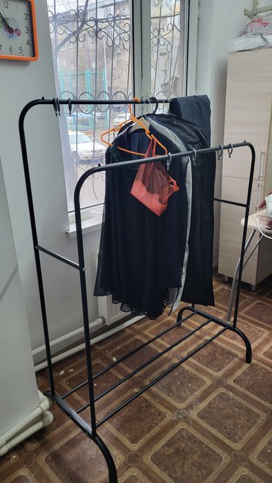 Продаётся напольная вешалка