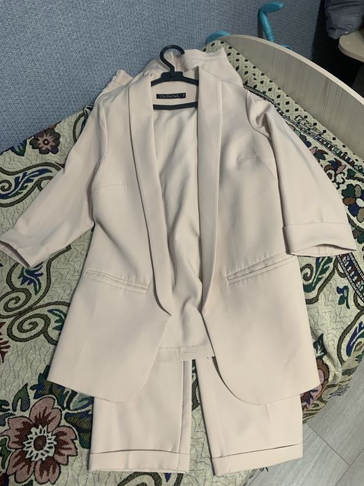 Продам костюм-двойку