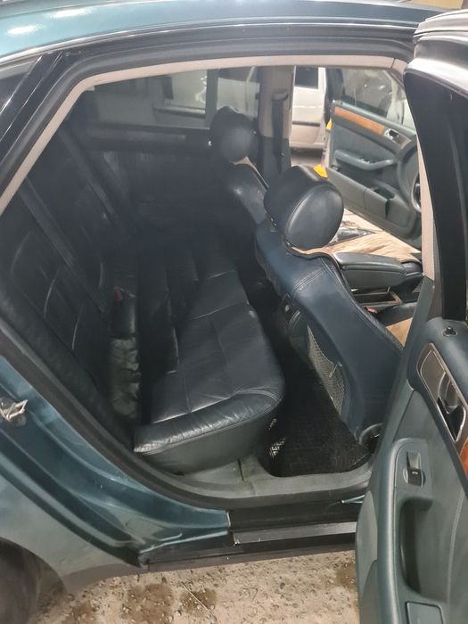 Audi A6 2000г         .