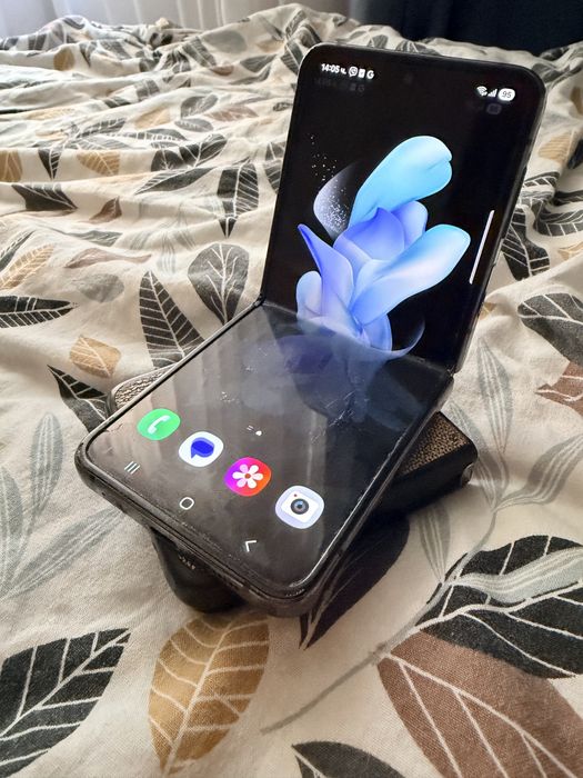 Z Flip 4 512GB Ram
