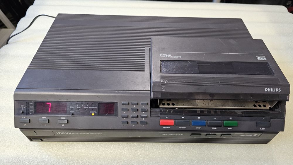 Philips VR2324 – Video2000