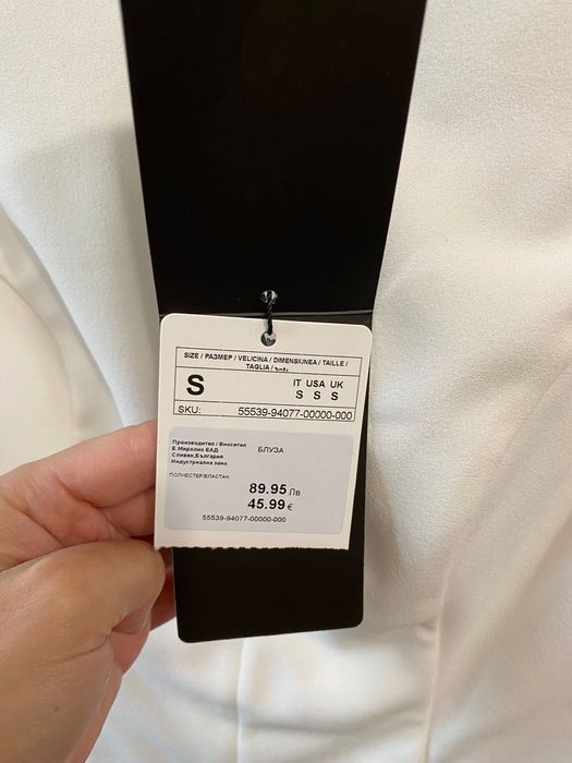 Стилна вталена дамска буза с V деколте