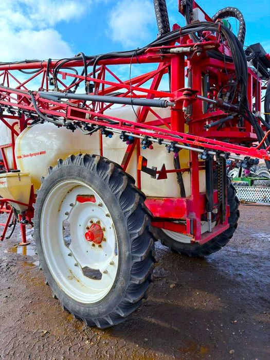 Met erbicidat Hardi Scan 4000 litri cu 28 m an 2018 Amazone Kuhn Rau