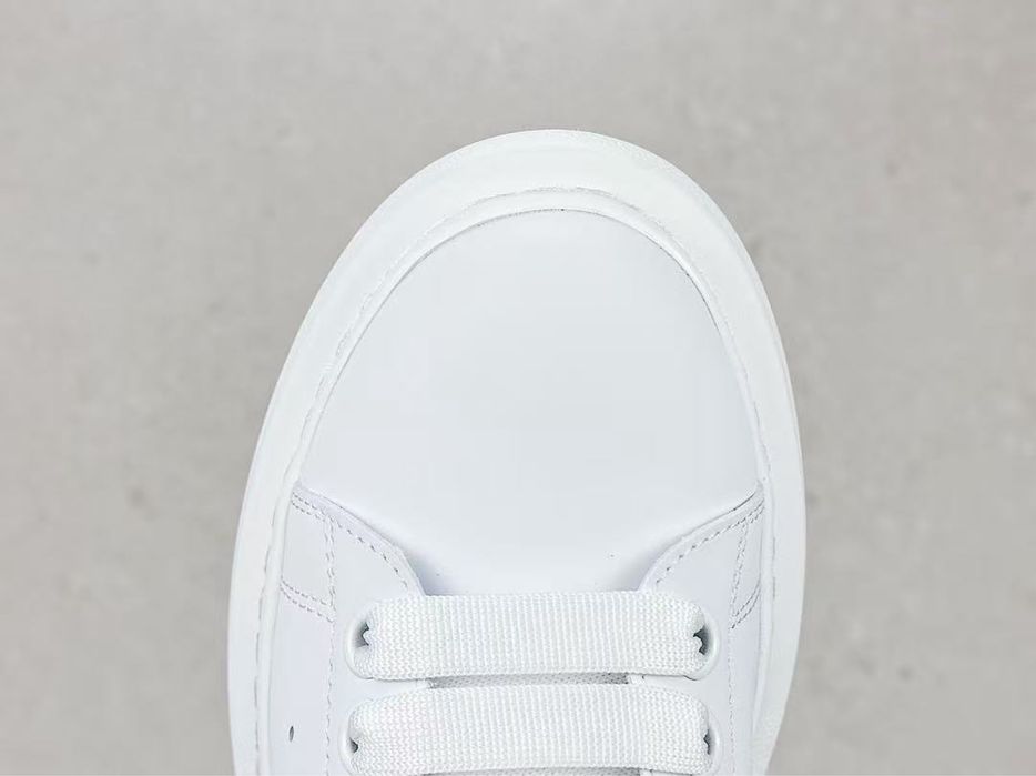 Alexander McQueen Oversized Sneaker – White/ Black Poze Reale