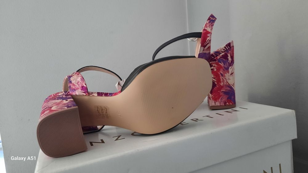 Sandale elegante din piele  cu toc mărimea 37