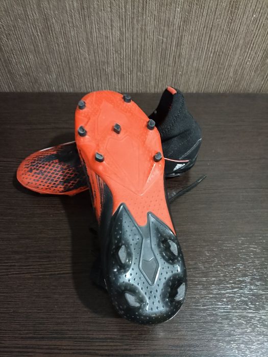 Продам бутсы оригинал Adidas