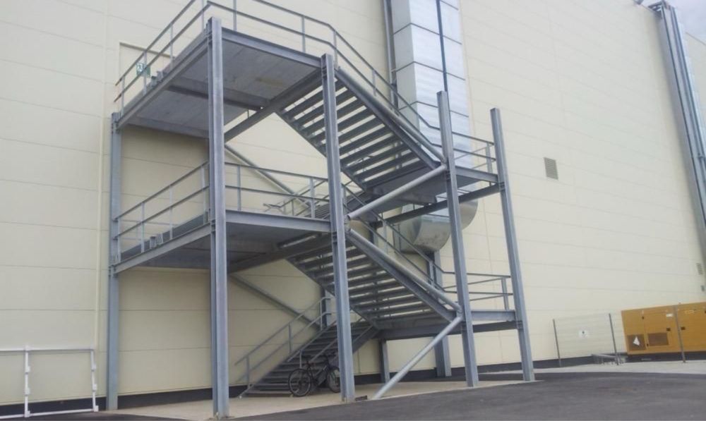 Confectionam scari metalice zincate