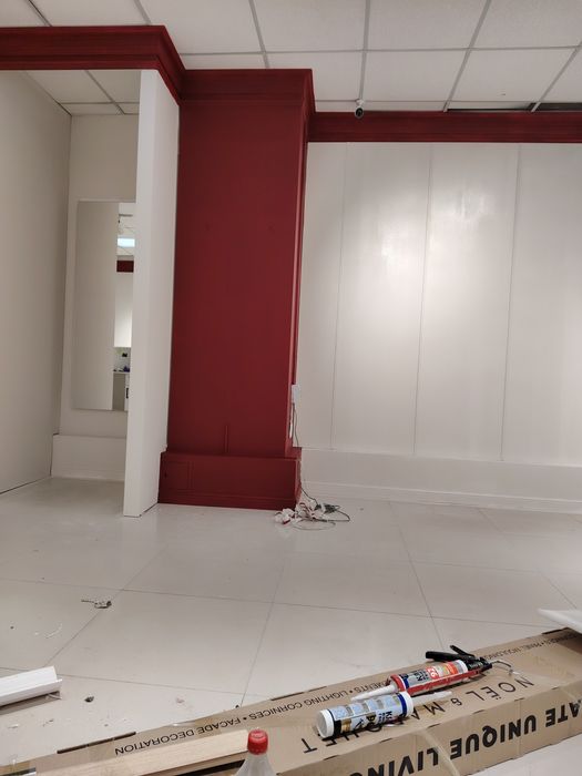 Крашу стены мрамор клею