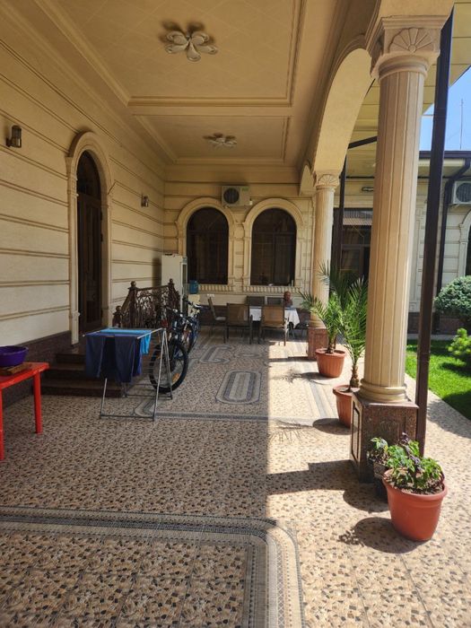 Продаётся дом на истерохат 7,7 сотих, 8 комнот 4 санузел