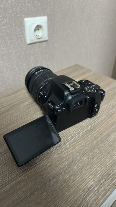 Фотоапарат Canon 250D