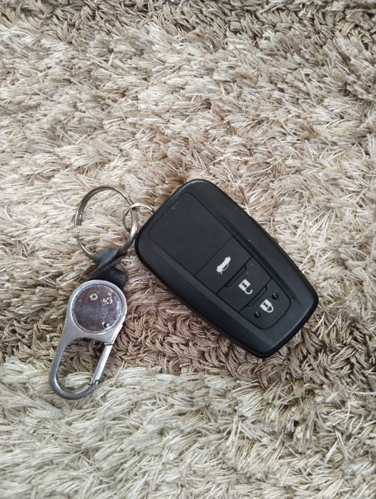 Ключи от Камри 70