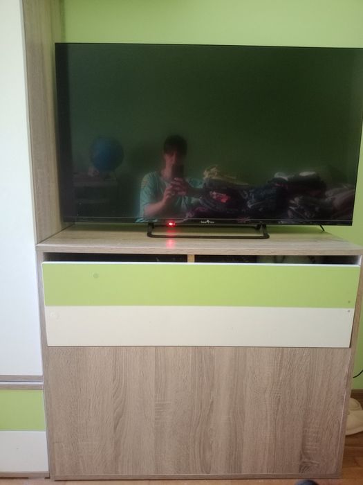 Гардероб 2 бр., нощно шкафче и скрин