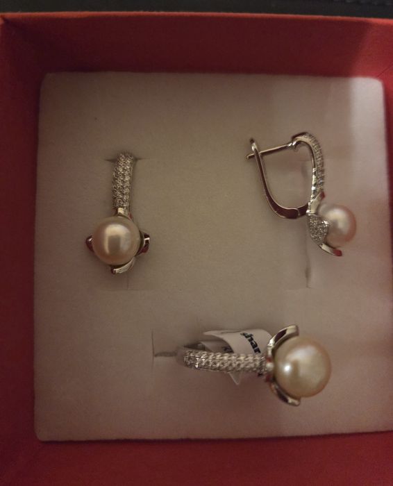 Продается серебро с жемчугом 925 пробы