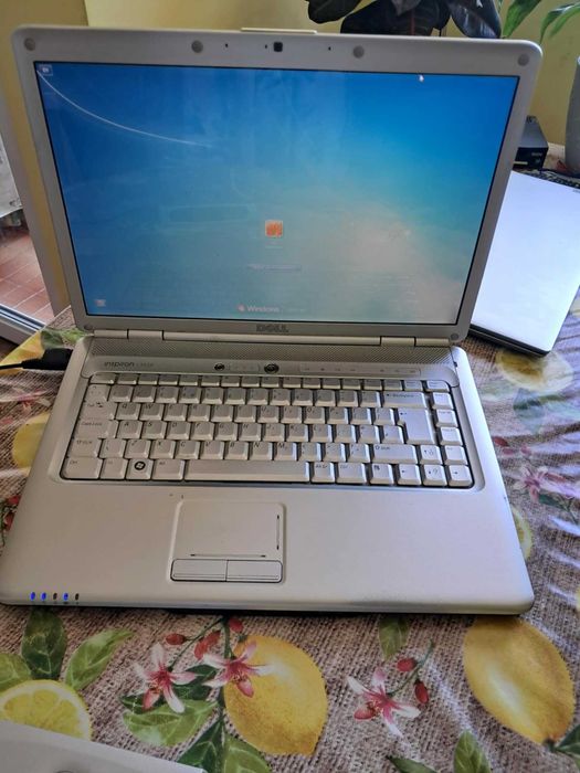 Продавам лаптоп DEEL 15 инча