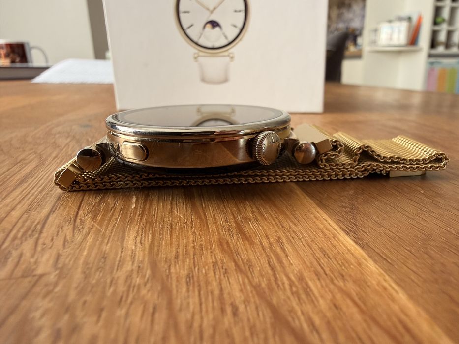 Смарт часовник Huawei GT 4