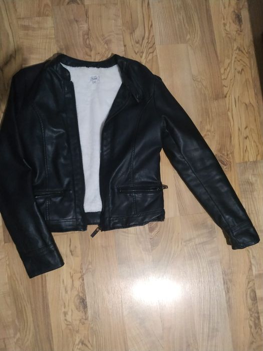 Продается куртка на девочку