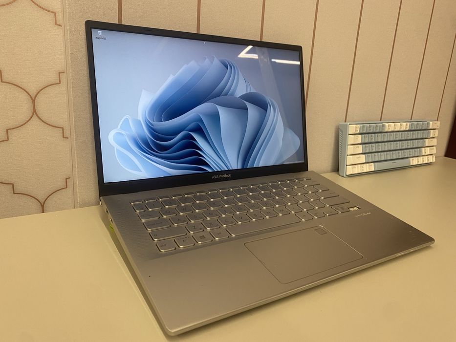 ноутбук рабочий asus vivobook 14,продаю срочно
