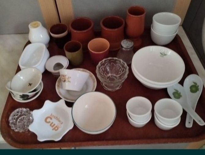 Посуда красивая,разная.
