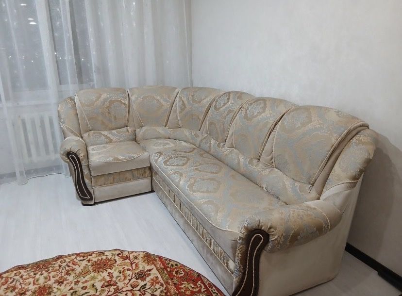 Отдам диван за 10 тыся срочнт самовывоз