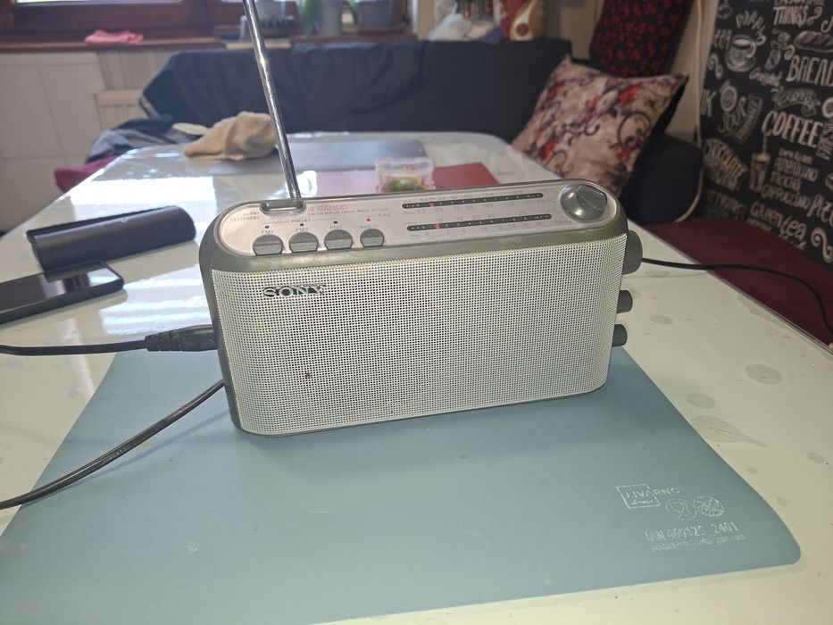 Radio mic Sony, 4 benzi radio ( inclusiv Antena Satelor), perfect funcțional,  sunet puternic