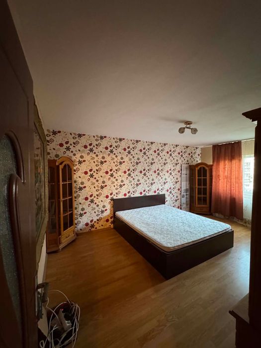 Dau în chirie apartament cu 2 camere