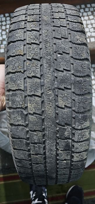 Продам зимние шины Toyo