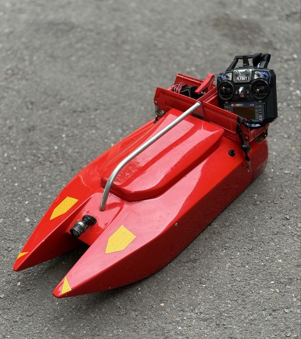 RC лодка за риболов (Bait Boat) с дистанционно FlySky FS-i6