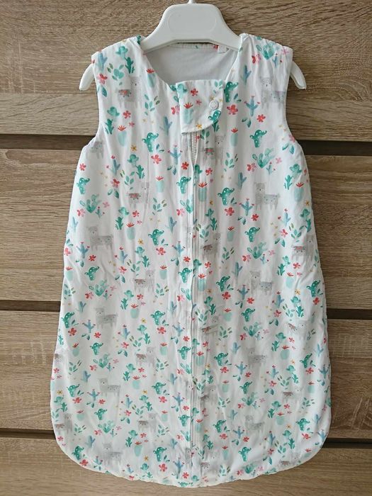 Бебешка хавлия ,спален чувал, възглавница ограничител и пантофки-20/21