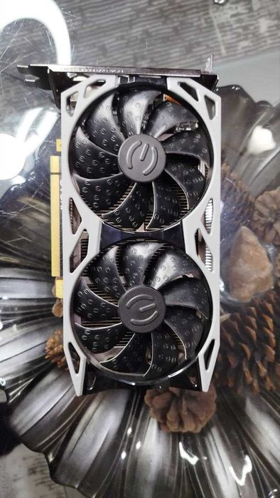 Продавам видео карта EVGA GeForce GTX 1660 SUPER SC ULTRA GAMING