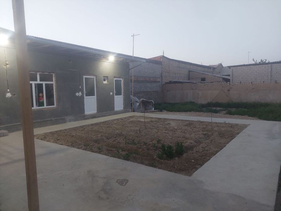 Hovli sotiladi 4-sotu 5-hona + podval 5- hona eyvro remont