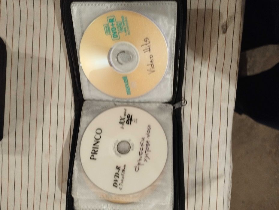 Класьори за CD/DVD.Два броя