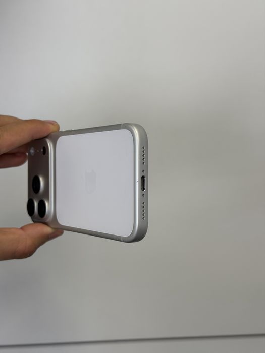 iPhone 17 PRO - 8 цикъла