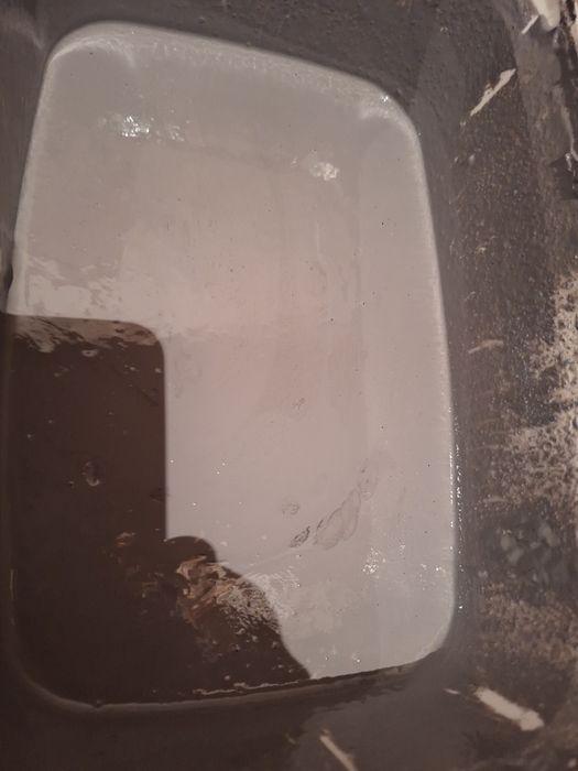 Vând recipient cu aditiv ce se dă peste gresie .