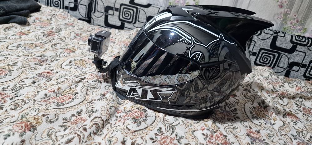 Мотошлем почти новый