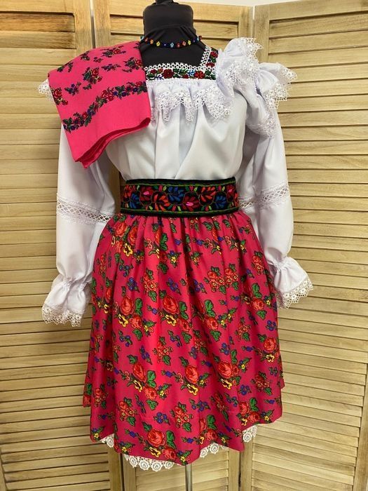 Costum tradițional de Maramureș pentru Doamne și Domnișoare