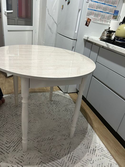 Продам стол кухонный