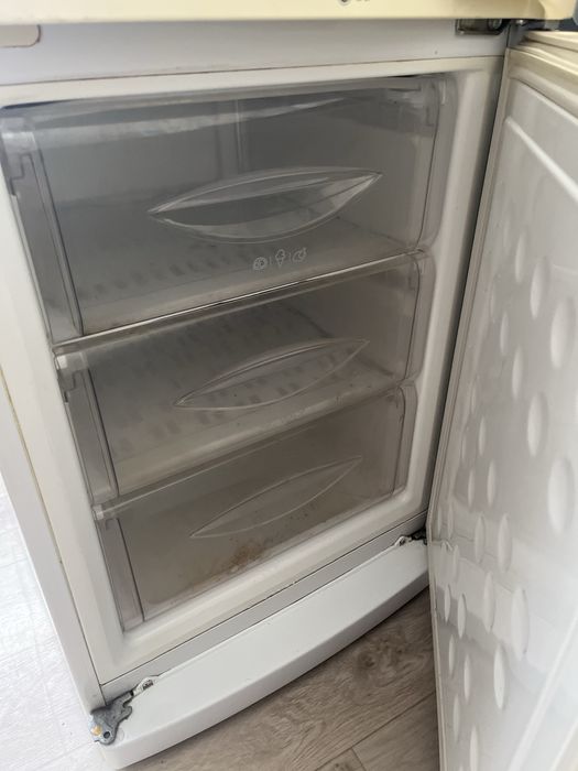 Холодильник вверх не работает