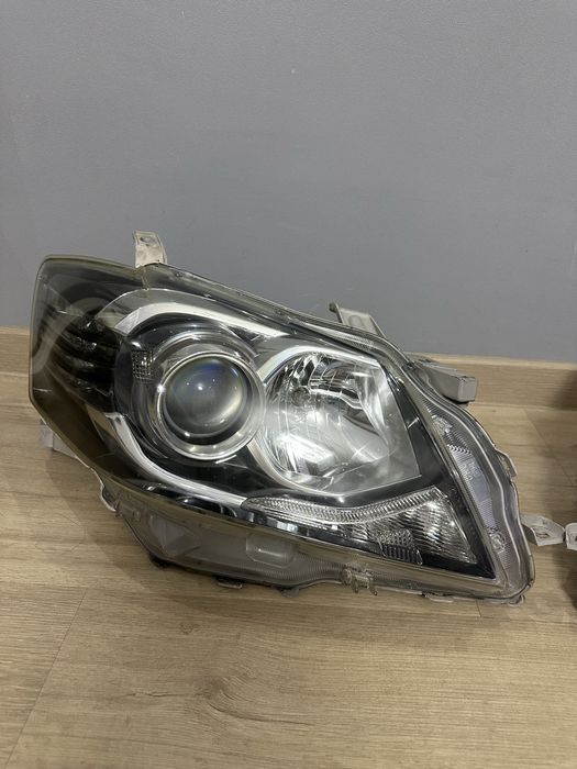 Фары на Toyota Aureon